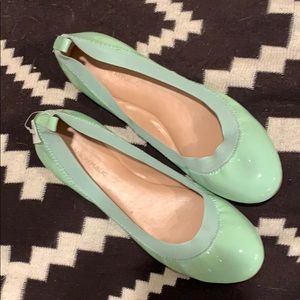 NWOT  Banana Republic Flats